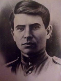 Федор Савватьевич ДУРНОВ родился в 1921 году в селе Парапино.  Стихи начал писать рано. Ф. Дурнов был литературным сотрудником Ковылкинской районной газеты «Знамя Ленина», затем редактором национального мордовского литературно - художественного журнала «К.